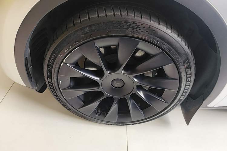 Used Tesla Model Y 2022 Rear-Wheel-Drive Version Left Front Wheel Hub