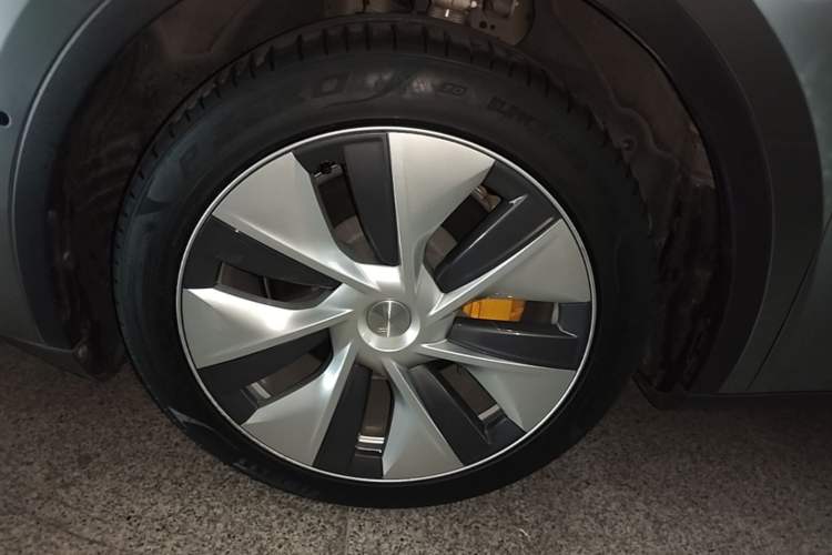 Used Tesla Model Y 2022 Revised Version Rear-Wheel Drive Left Front Wheel Hub