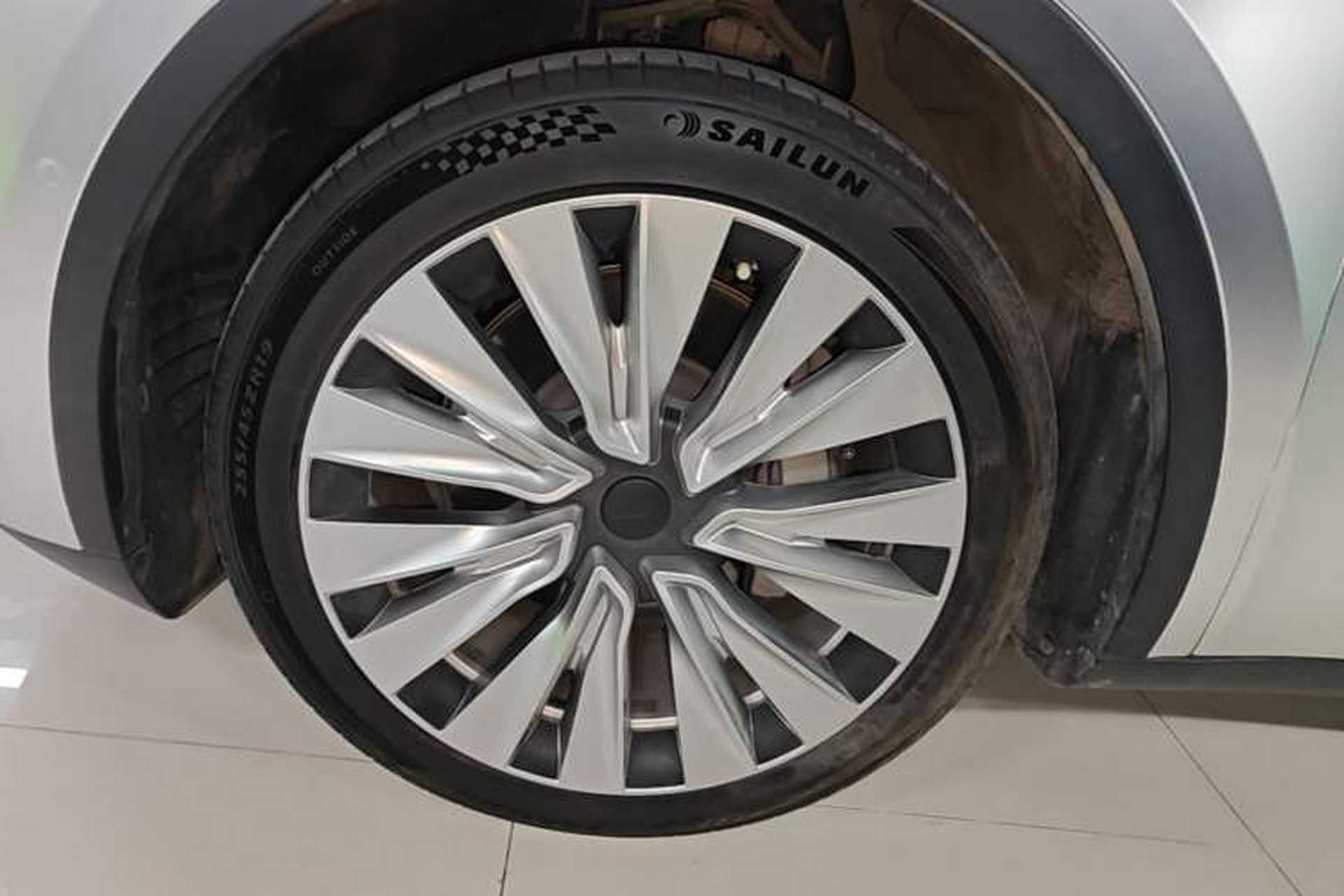 Used Tesla Model Y 2022 Revised Version Long-Range All-Wheel Drive Left Front Wheel Hub