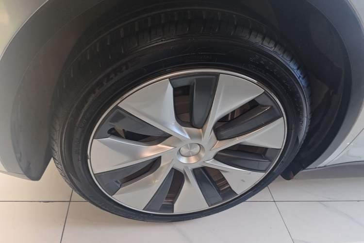 Used Tesla Model Y 2022 Revised Version Rear-Wheel Drive Left Front Wheel Hub