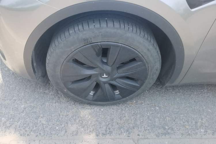 Used Tesla Model Y 2022 Rear-Wheel-Drive Version Left Front Wheel Hub