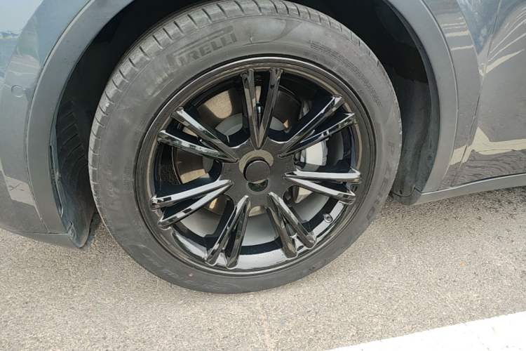 Used Tesla Model Y 2022 Revised Version Rear-Wheel Drive Left Front Wheel Hub