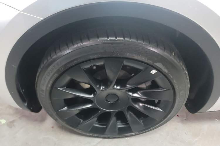 Used Tesla Model Y 2022 Revised Version Rear-Wheel Drive Left Front Wheel Hub