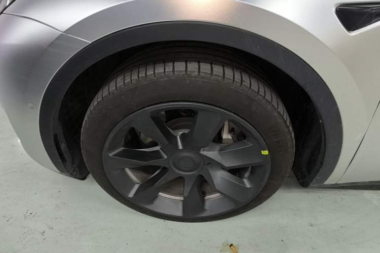 Used Tesla Model Y 2022 Revised Version Rear-Wheel Drive Left Front Wheel Hub