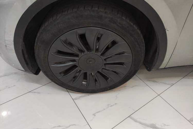 Used Tesla Model Y 2022 Rear-Wheel-Drive Version Left Front Wheel Hub