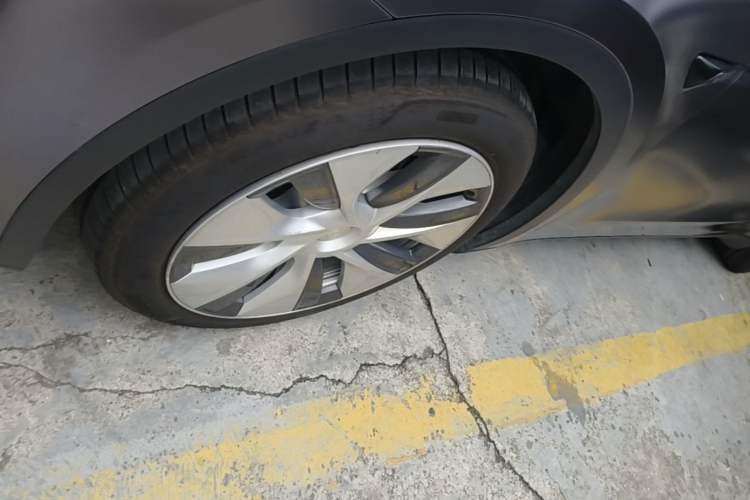 Used Tesla Model Y 2022 Rear-Wheel-Drive Version Left Front Wheel Hub