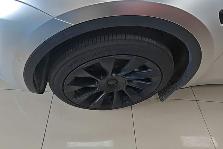 Used Tesla Model Y 2022 Rear-Wheel-Drive Version Left Front Wheel Hub