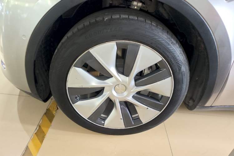 Used Tesla Model Y 2022 Revised Version Rear-Wheel Drive Left Front Wheel Hub