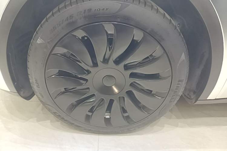 Used Tesla Model Y 2022 Rear-Wheel-Drive Version Left Front Wheel Hub