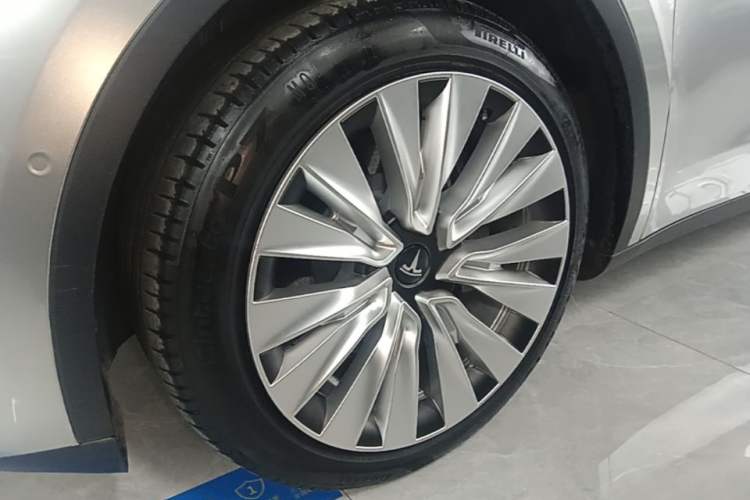 Used Tesla Model Y 2022 Rear-Wheel-Drive Version Left Front Wheel Hub