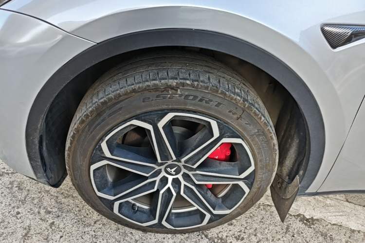 Used Tesla Model Y 2022 Revised Version Rear-Wheel Drive Left Front Wheel Hub