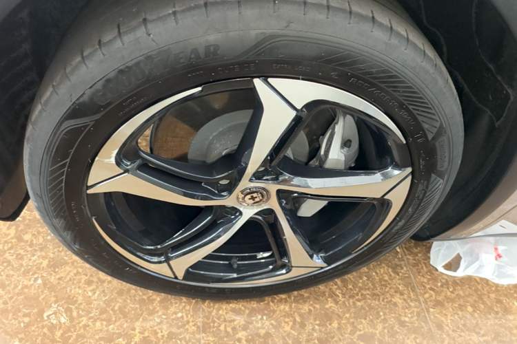Used Tesla Model Y 2022 Revised Version Rear-Wheel Drive Left Front Wheel Hub