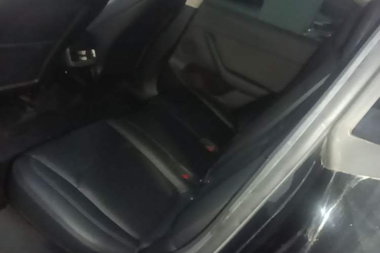 Used Tesla Model Y 2022 Revised Version Long-Range All-Wheel Drive Left Rear Seat