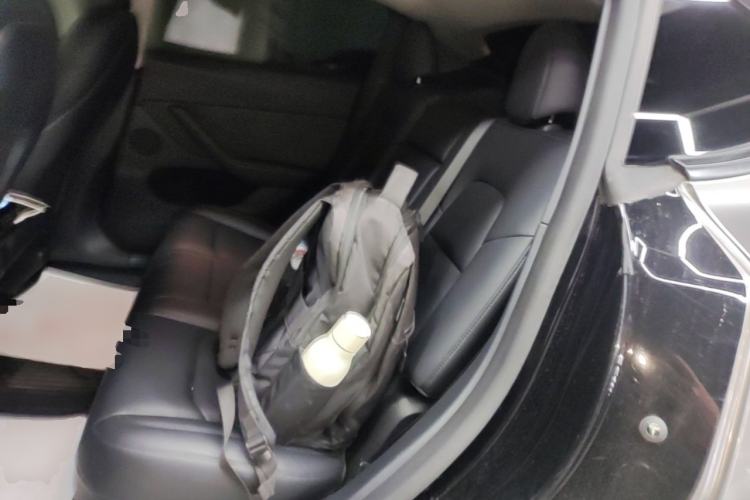 Used Tesla Model Y 2022 Long-Range All-Wheel-Drive Version Left Rear Seat