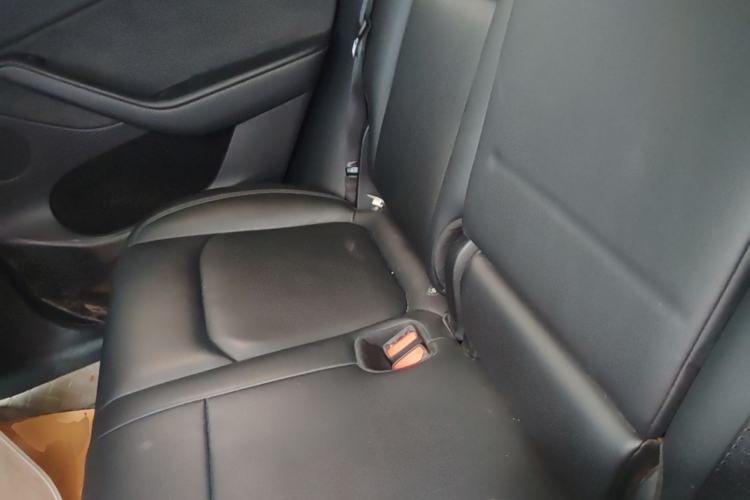 Used Tesla Model Y 2022 Long-Range All-Wheel-Drive Version Left Rear Seat