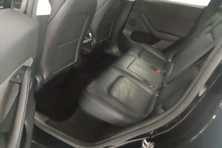 Used Tesla Model Y 2022 Rear-Wheel-Drive Version Left Rear Seat