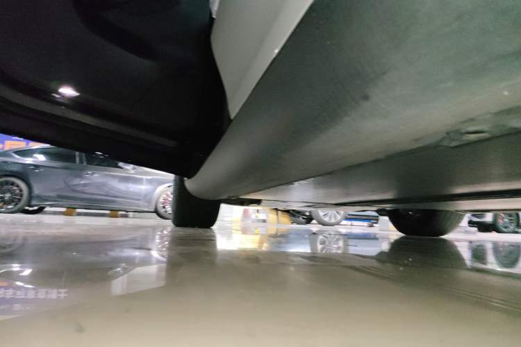 Used Tesla Model Y 2022 Revised Version Rear-Wheel Drive Left Side Sill