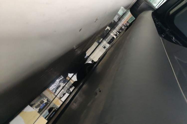 Used Tesla Model Y 2022 Long-Range All-Wheel-Drive Version Left Side Sill