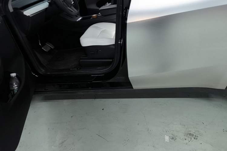 Used Tesla Model Y 2022 Revised Version Rear-Wheel Drive Left Side Sill