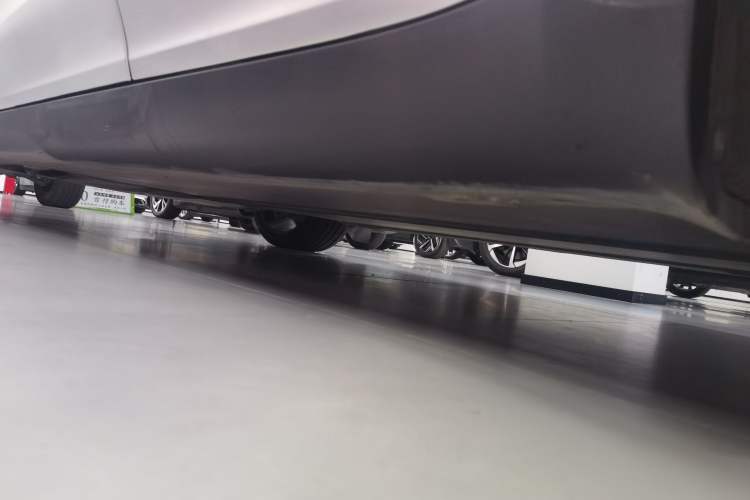 Used Tesla Model Y 2022 Revised Version Rear-Wheel Drive Left Side Sill