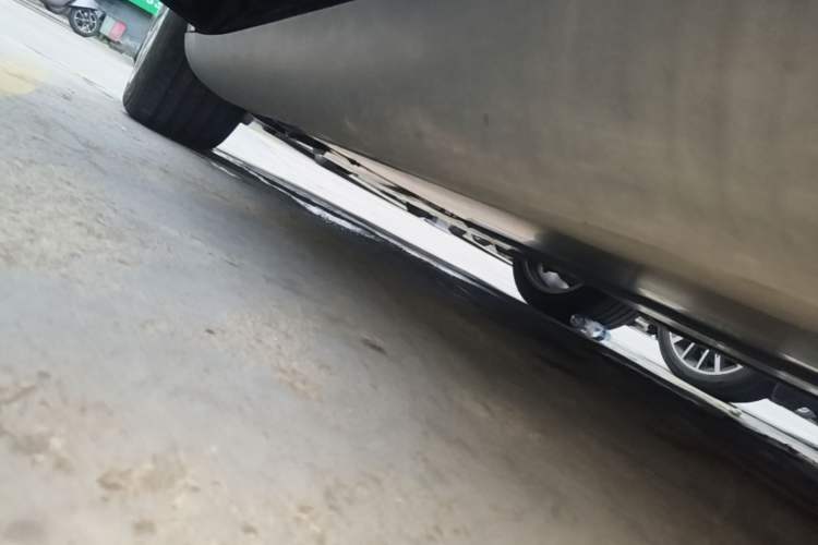 Used Tesla Model Y 2022 Rear-Wheel-Drive Version Left Side Sill