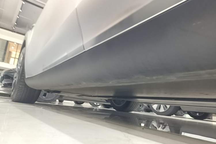 Used Tesla Model Y 2022 Rear-Wheel-Drive Version Left Side Sill