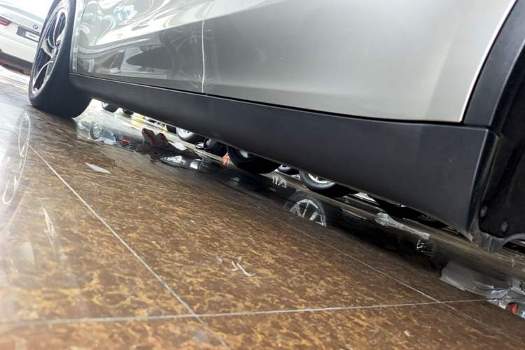 Used Tesla Model Y 2022 Revised Version Rear-Wheel Drive Left Side Sill