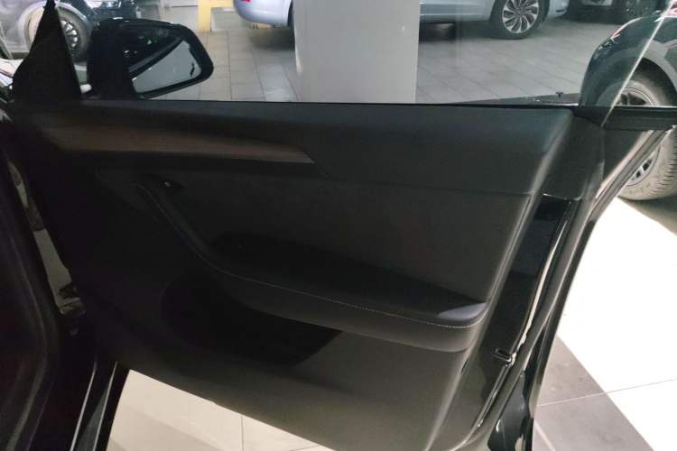 Used Tesla Model Y 2022 Revised Version Rear-Wheel Drive Right Front Door Interior