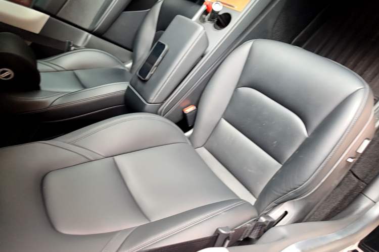 Used Tesla Model Y 2022 Rear-Wheel-Drive Version Right Front Seat
