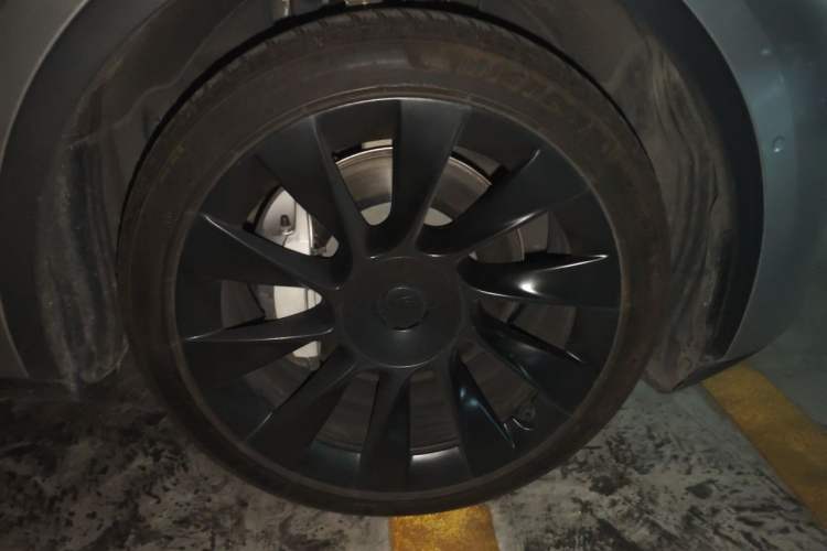 Used Tesla Model Y 2022 Revised Version Rear-Wheel Drive Right Front Wheel Hub