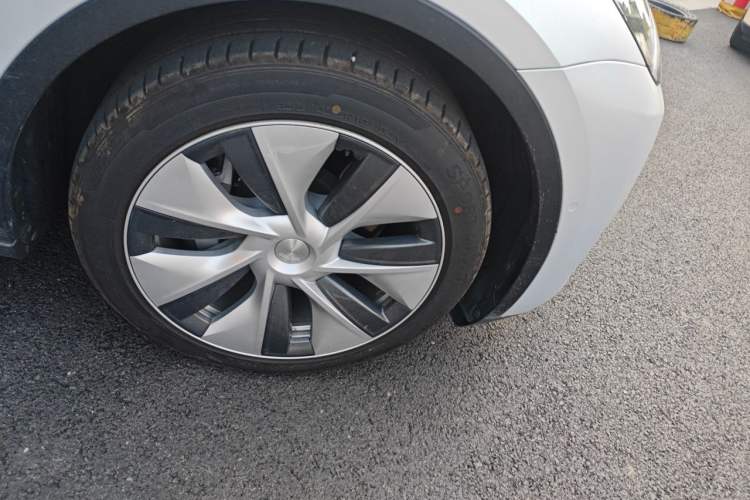 Used Tesla Model Y 2022 Rear-Wheel-Drive Version Right Front Wheel Hub