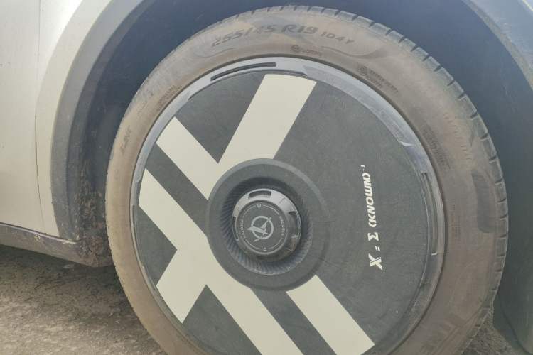 Used Tesla Model Y 2022 Revised Version Rear-Wheel Drive Right Front Wheel Hub