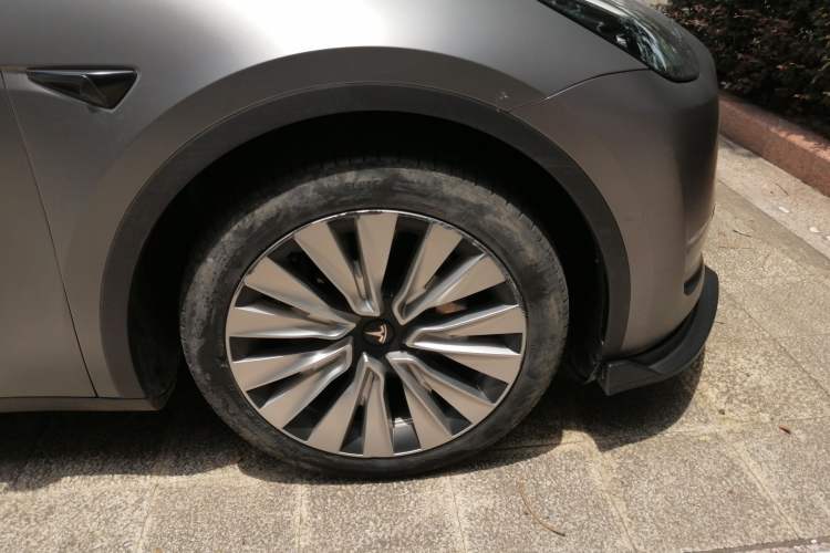 Used Tesla Model Y 2022 Rear-Wheel-Drive Version Right Front Wheel Hub