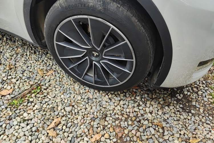 Used Tesla Model Y 2022 Revised Version Rear-Wheel Drive Right Front Wheel Hub