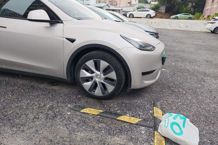 Used Tesla Model Y 2022 Revised Version Rear-Wheel Drive Right Front Wheel Hub