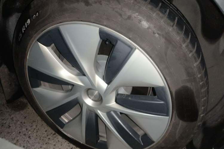 Used Tesla Model Y 2022 Revised Version Rear-Wheel Drive Right Front Wheel Hub