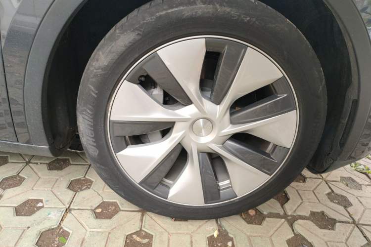 Used Tesla Model Y 2022 Rear-Wheel-Drive Version Right Front Wheel Hub