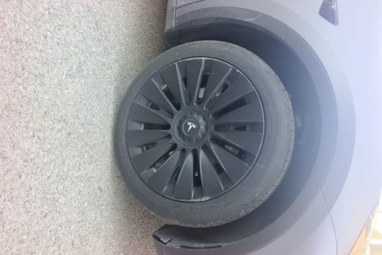 Used Tesla Model Y 2022 Revised Version Long-Range All-Wheel Drive Right Front Wheel Hub