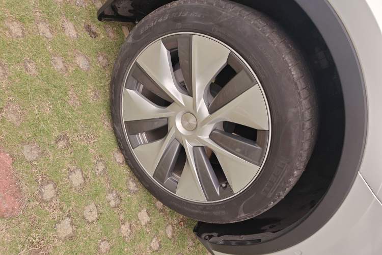 Used Tesla Model Y 2022 Revised Version Rear-Wheel Drive Right Front Wheel Hub