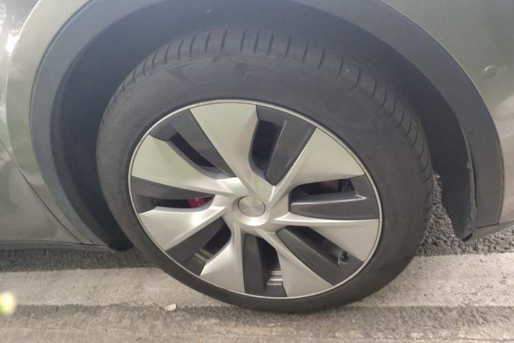 Used Tesla Model Y 2022 Rear-Wheel-Drive Version Right Front Wheel Hub