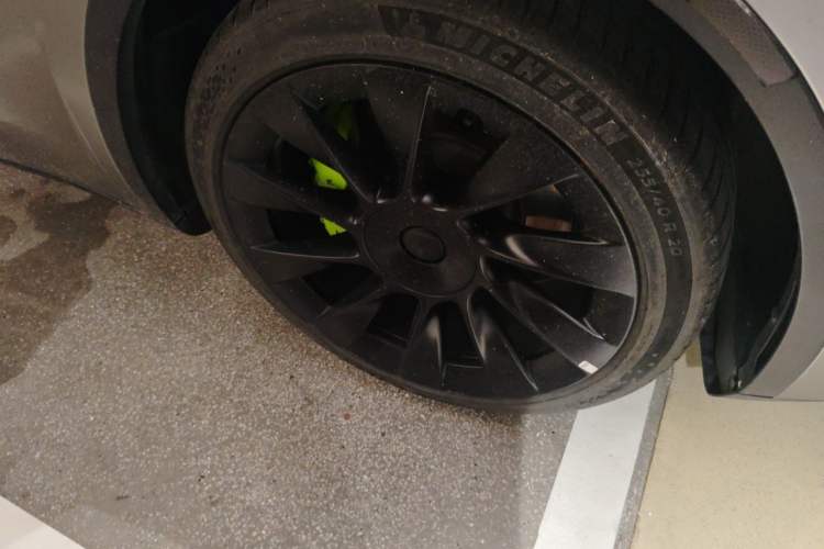 Used Tesla Model Y 2022 Revised Version Long-Range All-Wheel Drive Right Front Wheel Hub