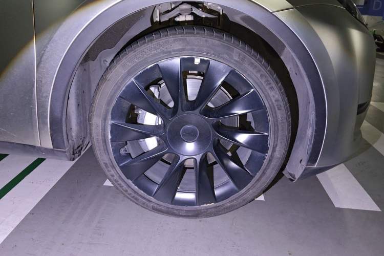 Used Tesla Model Y 2022 Revised Version Rear-Wheel Drive Right Front Wheel Hub