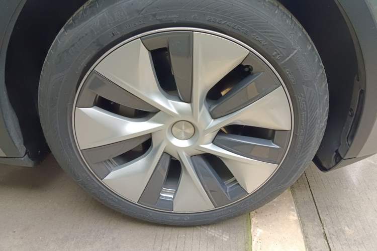 Used Tesla Model Y 2022 Revised Version Rear-Wheel Drive Right Front Wheel Hub