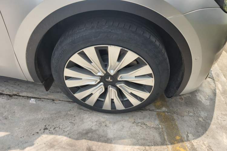 Used Tesla Model Y 2022 Revised Version Long-Range All-Wheel Drive Right Front Wheel Hub