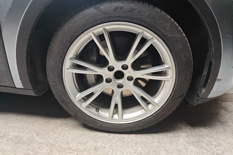 Used Tesla Model Y 2022 Revised Version Rear-Wheel Drive Right Front Wheel Hub