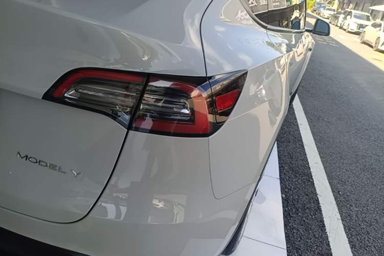 Used Tesla Model Y 2022 Revised Version Rear-Wheel Drive Right Rear Taillight