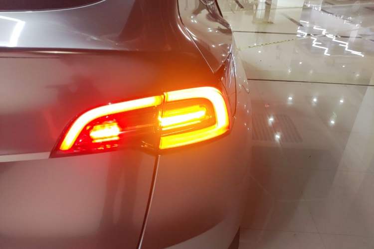 Used Tesla Model Y 2022 Long-Range All-Wheel-Drive Version Right Rear Taillight