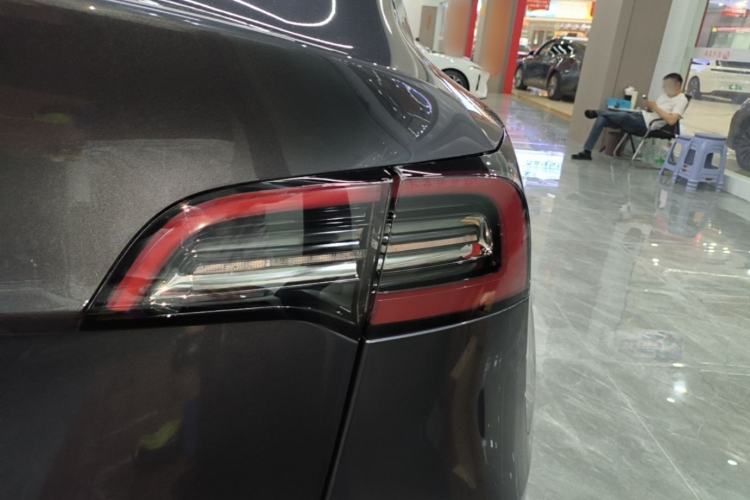 Used Tesla Model Y 2022 Long-Range All-Wheel-Drive Version Right Rear Taillight