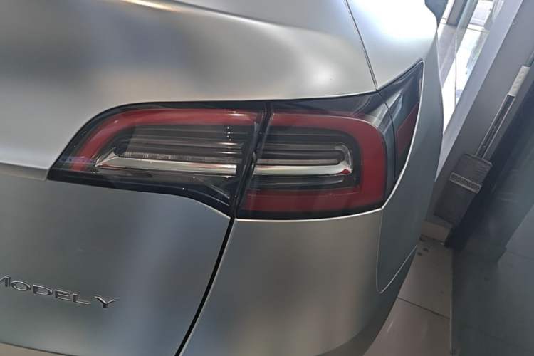 Used Tesla Model Y 2022 Rear-Wheel-Drive Version Right Rear Taillight