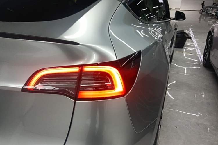 Used Tesla Model Y 2022 Rear-Wheel-Drive Version Right Rear Taillight